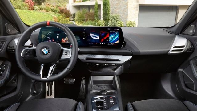 2025 BMW 1-Series M135 xDrive  第5張相片