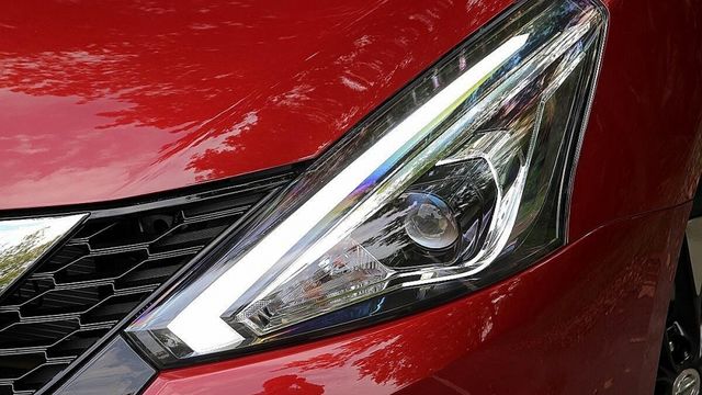 2019 Nissan Tiida 5D Turbo版  第4張相片
