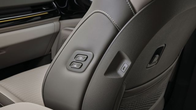 2025 Kia Carnival Apex  第8張相片