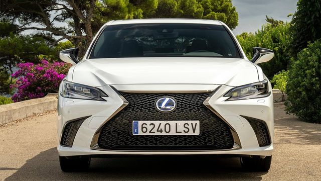 2025 Lexus ES 300h F Sport  第3張相片