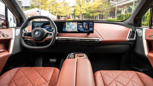 2025 BMW iX xDrive50旗艦版  第6張相片
