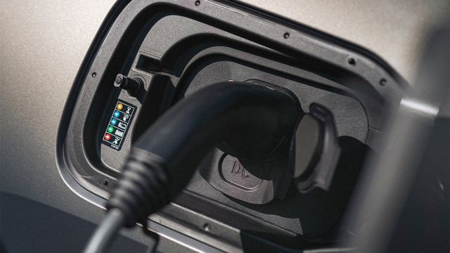 2025 BMW iX M60  第10張相片