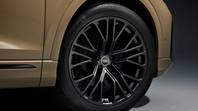 2024 Audi Q8 55 TFSI quattro S-Line Black Edition  第4張相片