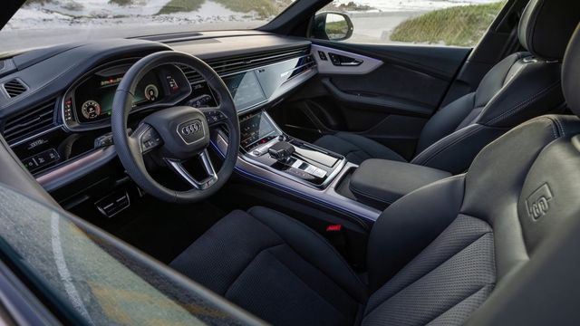 2024 Audi Q8 55 TFSI quattro S-Line Black Edition  第5張相片