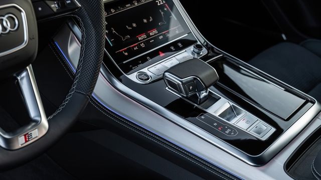 2024 Audi Q8 55 TFSI quattro S-Line Black Edition  第7張相片