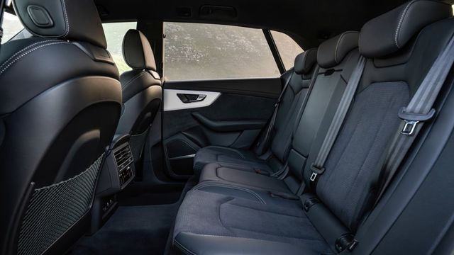 2024 Audi Q8 55 TFSI quattro S-Line Black Edition  第9張相片
