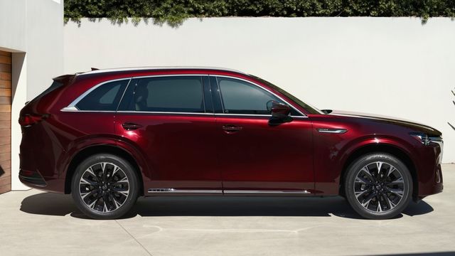 2025 Mazda CX-90 33T AWD Premium Captain Seat  第2張相片