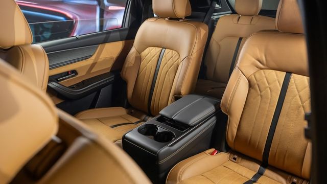 2025 Mazda CX-90 33T AWD Premium Captain Seat  第8張相片