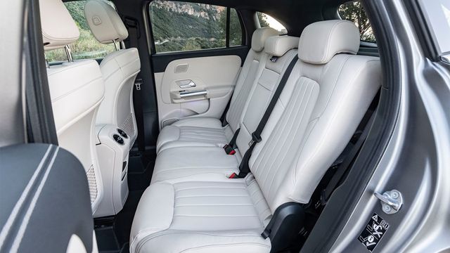 2025 M-Benz GLA 200  第10張相片