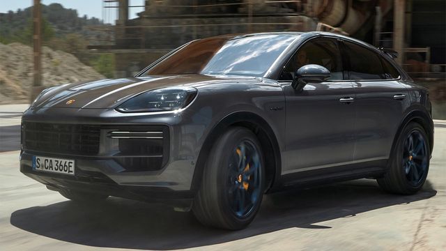2025 Porsche Cayenne Coupe Turbo E-Hybrid with GT Package  第1張相片
