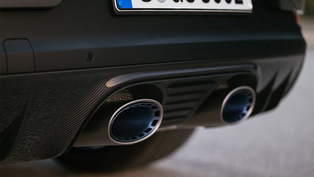 2025 Porsche Cayenne Coupe Turbo E-Hybrid with GT Package  第5張相片