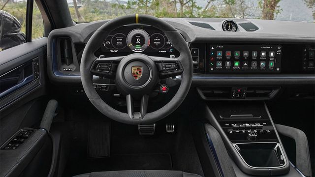 2025 Porsche Cayenne Coupe Turbo E-Hybrid with GT Package  第7張相片