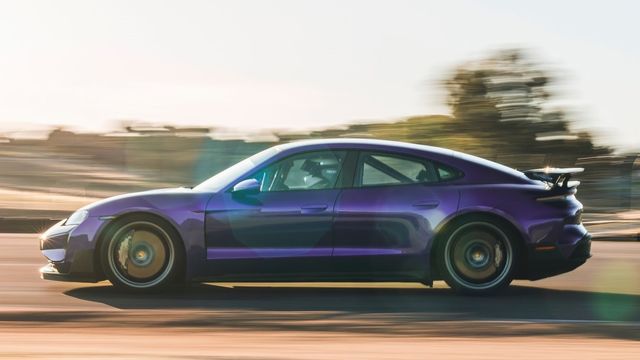 2025 Porsche Taycan Turbo GT with Weissach Package  第4張相片