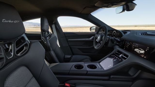2025 Porsche Taycan Turbo GT with Weissach Package  第8張相片