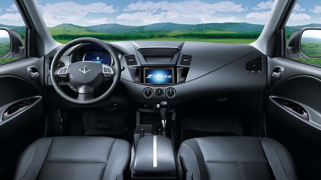 2019 Mitsubishi Zinger 2.4豪華型  第9張相片