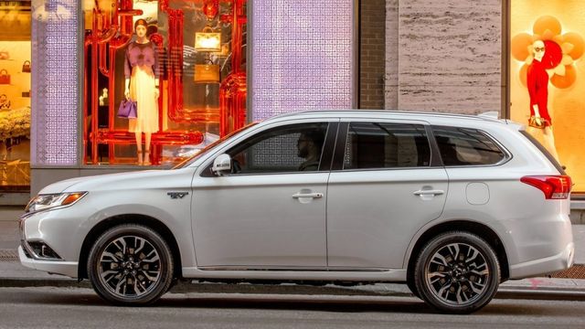 2019 Mitsubishi Outlander PHEV  第2張相片