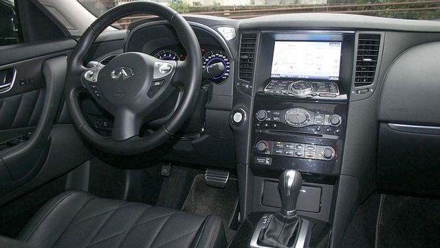 2019 Infiniti QX70 3.7 V6旗艦款  第7張相片