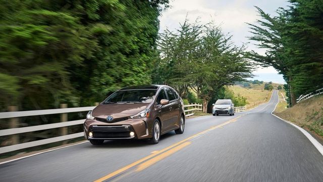 2019 Toyota Prius Alpha 1.8  第2張相片