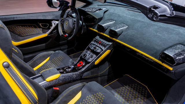 2019 Lamborghini Huracan Spyder Performante  第7張相片