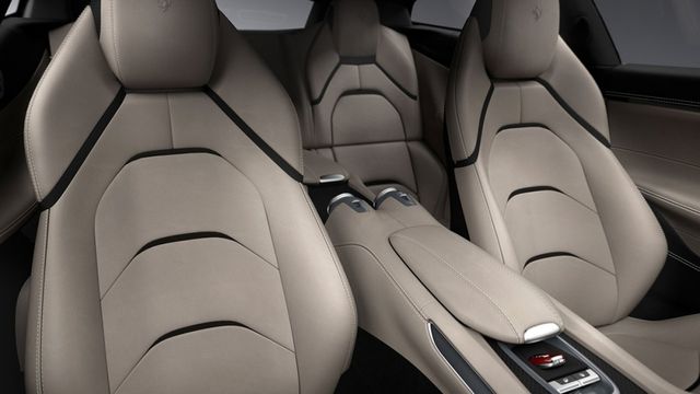 2019 Ferrari GTC4 Lusso V12  第8張相片