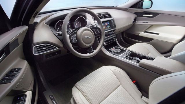 2019 Jaguar XE Prestige 20t  第9張相片