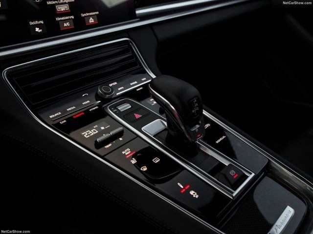 2019 Porsche Panamera Sport Turismo Turbo S  E-Hybrid  第9張相片