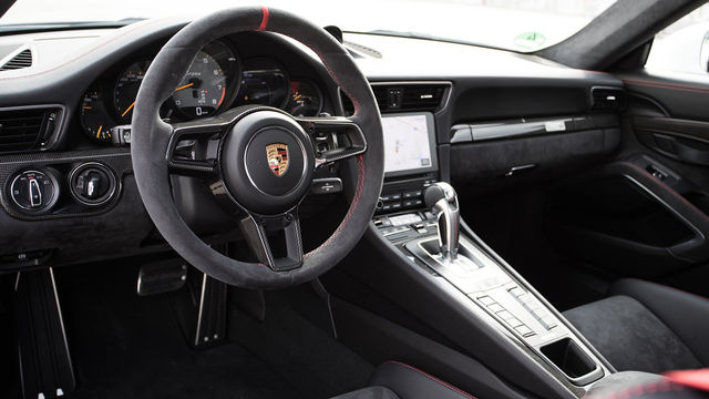 2019 Porsche 911 GT2 RS  第7張相片
