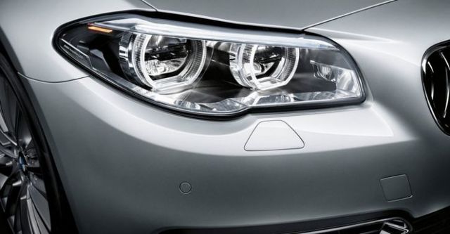2017 BMW 5-Series Sedan 520d  第2張相片