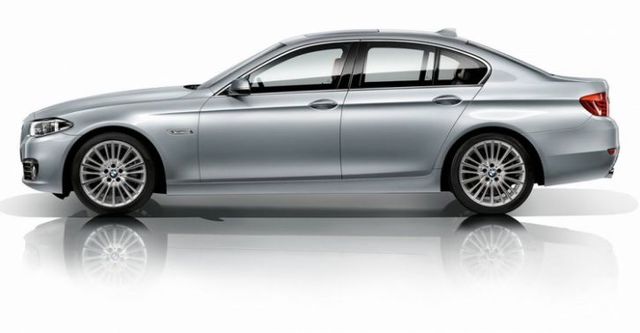 2017 BMW 5-Series Sedan 528i  第2張相片