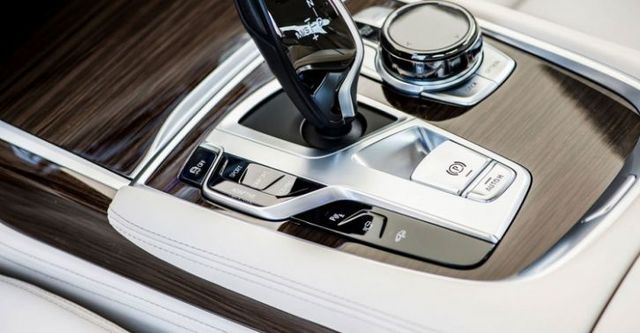 2017 BMW 7-Series 730i  第9張相片