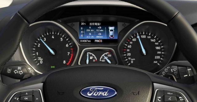 2017 Ford Focus 4D 1.6汽油時尚型  第9張相片