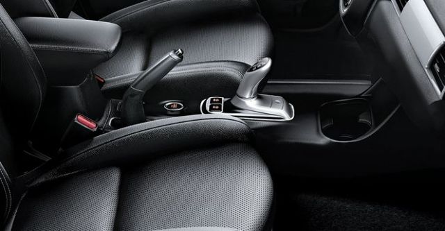 2017 Mitsubishi Outlander PHEV  第8張相片