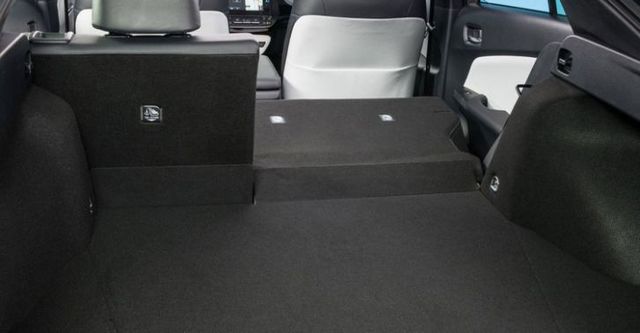 2017 Toyota Prius Hybrid 1.8  第9張相片