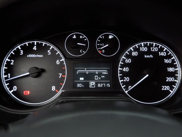 Nissan Tiida  第1張相片
