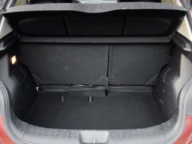 Nissan Tiida  第3張相片