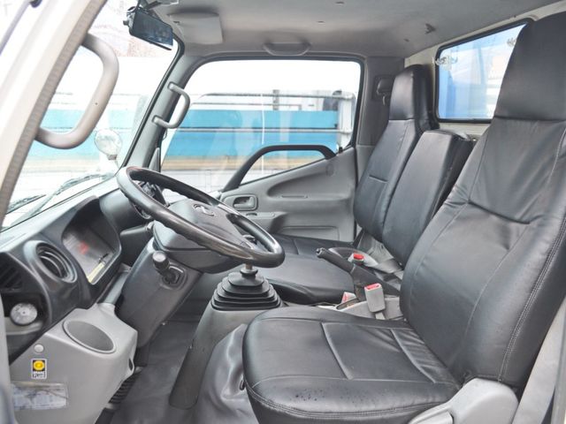 Hino 300  第9張相片