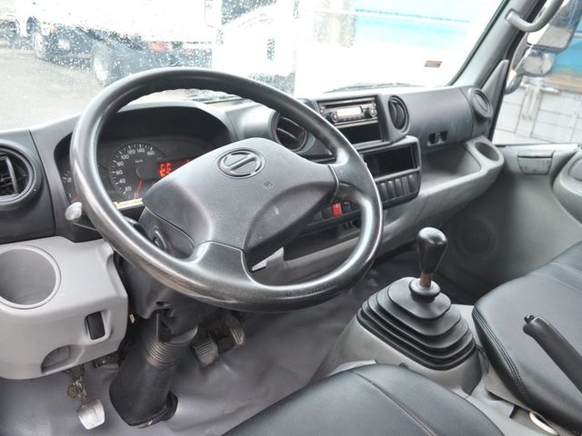 Hino 300  第10張相片