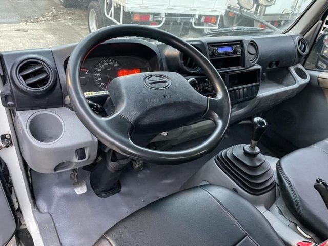 Hino 300  第6張相片