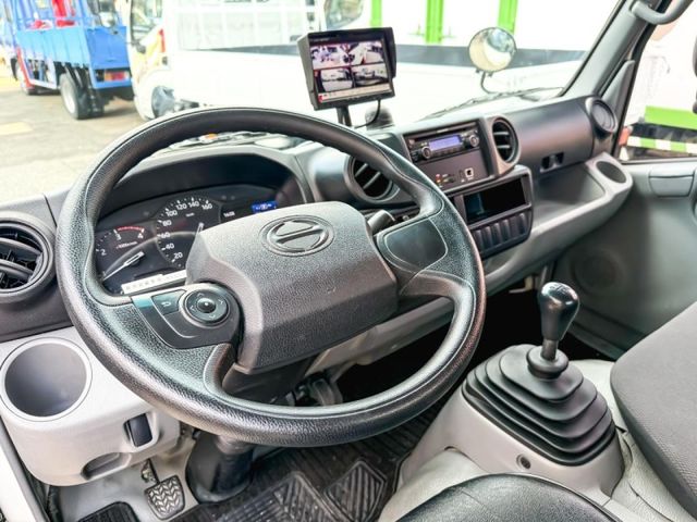 Hino 300  第9張相片