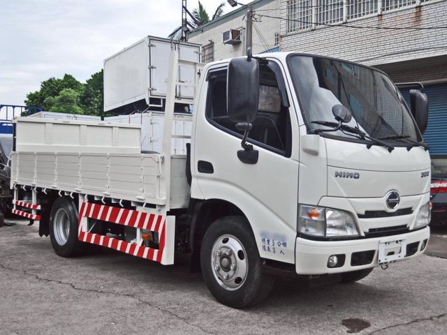 Hino 300  第7張相片