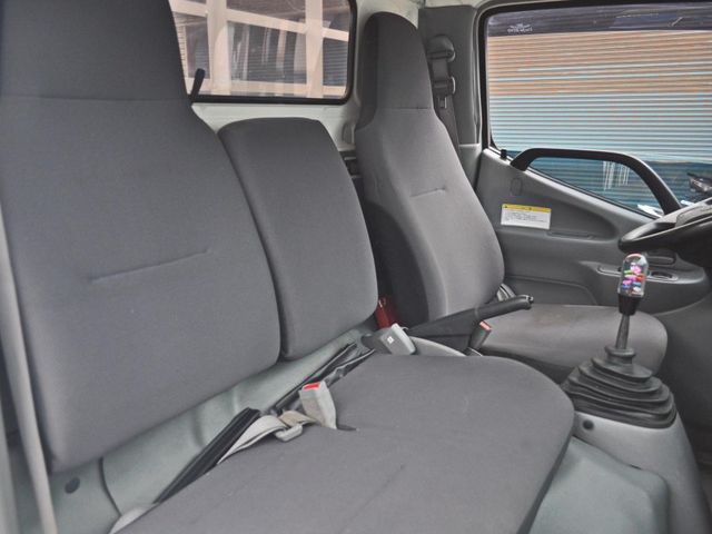 Hino 300  第10張相片