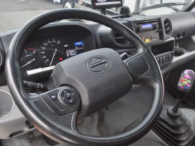 Hino 300  第11張相片