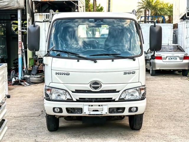 Hino 300  第5張相片
