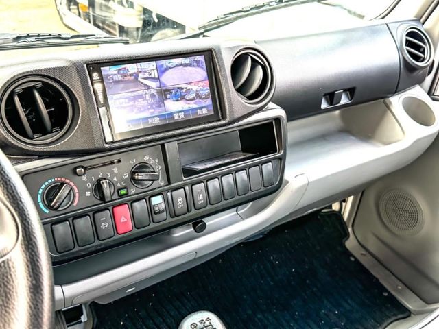 Hino 300  第10張相片