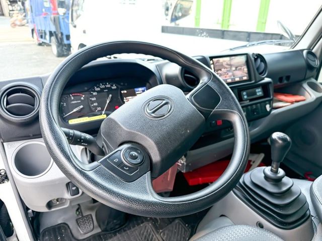 Hino 300  第9張相片