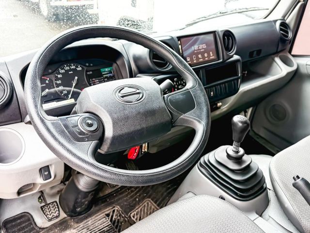 Hino 300  第8張相片