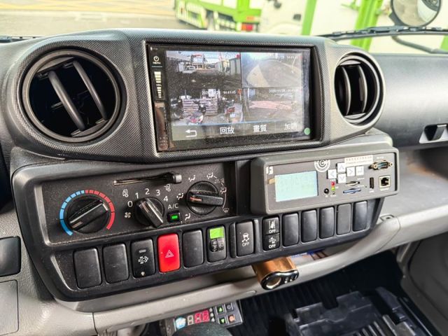 Hino 300  第2張相片