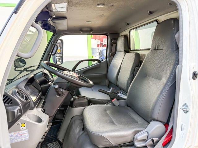 Hino 300  第10張相片