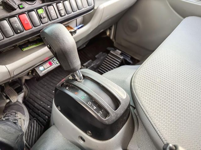 Hino 300  第12張相片