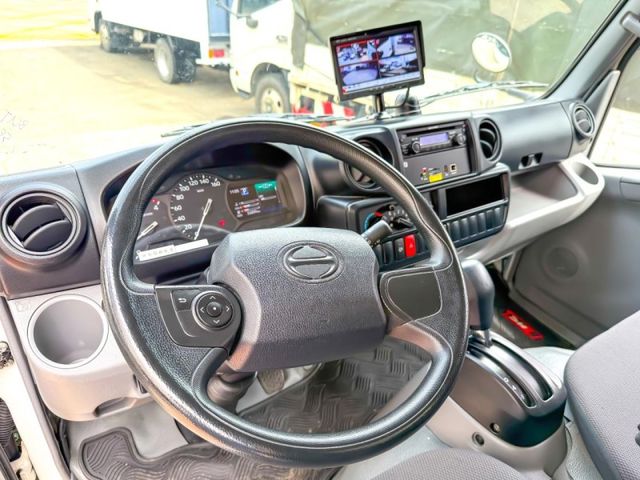 Hino 300  第10張相片